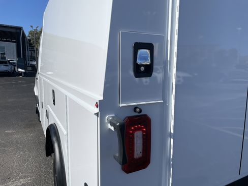 New 2025 Mercedes-Benz Sprinter 4500 image 6