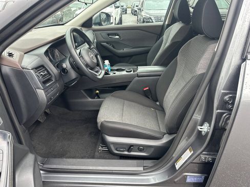 Used 2023 Nissan Rogue SV image 9