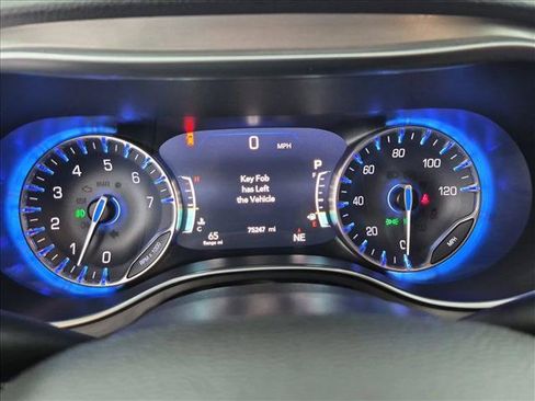 Used 2020 Chrysler Pacifica Limited w/ Quick Order Package 27H Red S FWD image 11