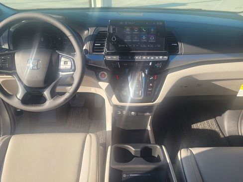 New 2026 Honda Odyssey Touring image 10