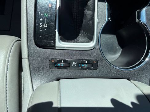 Used 2015 Toyota Highlander Limited w/ Driver Technology Package AWD/4WD image 19