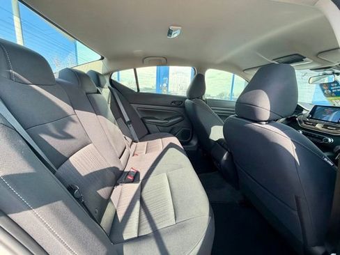 Used 2025 Nissan Altima 2.5 SV image 15