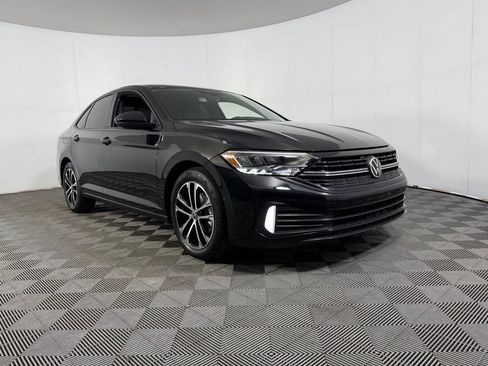 Used 2024 Volkswagen Jetta Sport FWD image 4