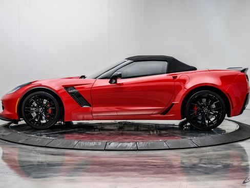 Used 2015 Chevrolet Corvette Z06 w/ 3LZ Preferred Equipment Group image 8