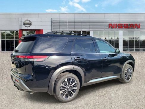 New 2026 Nissan Pathfinder Platinum FWD image 2
