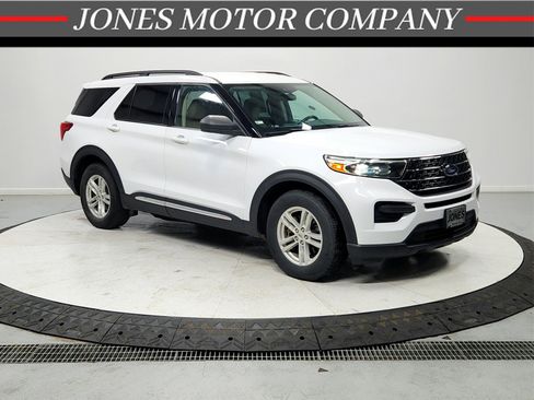 Used 2020 Ford Explorer XLT image 1