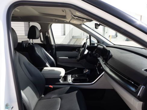 Used 2023 Kia Carnival SX Prestige FWD image 35