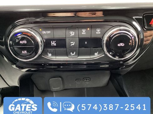 Used 2025 Chevrolet Trax LT w/ LT Convenience Package image 19