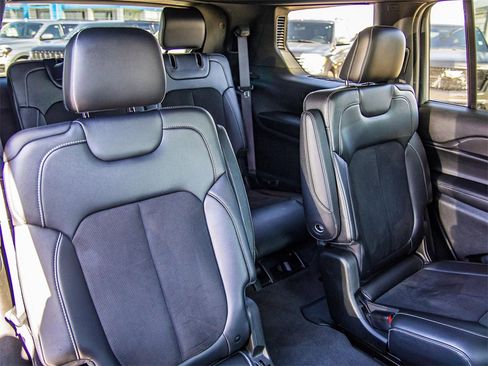 Used 2022 Jeep Grand Cherokee L Laredo image 21