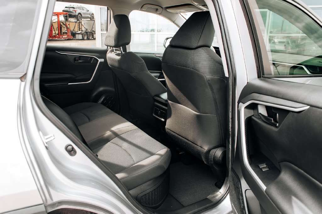 Used 2022 Toyota RAV4 LE AWD/4WD image 29