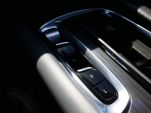 Used 2023 Buick Enclave Essence image 22