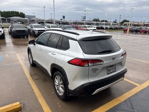 Used 2022 Toyota Corolla Cross LE image 6