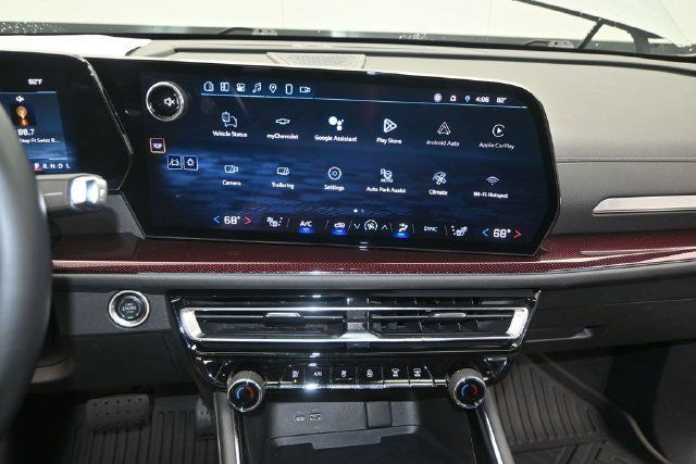 Used 2024 Chevrolet Traverse Z71 w/ Enhanced Driving Package AWD/4WD image 9