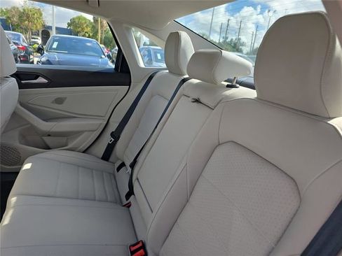 Used 2024 Volkswagen Jetta SE FWD image 10