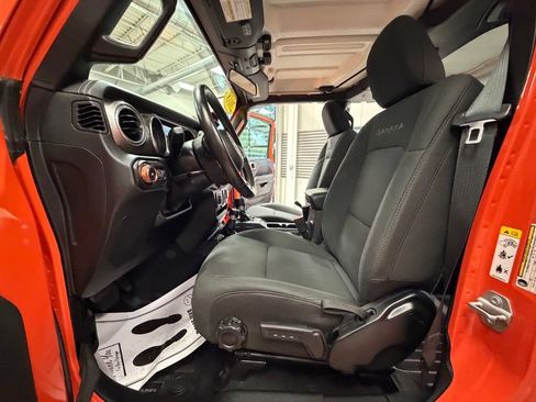 Used 2018 Jeep Wrangler Unlimited Sahara w/ Cold Weather Group AWD/4WD image 60