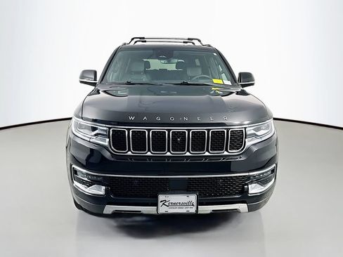 Used 2022 Jeep Wagoneer Series III w/ Premium Group I AWD/4WD image 2