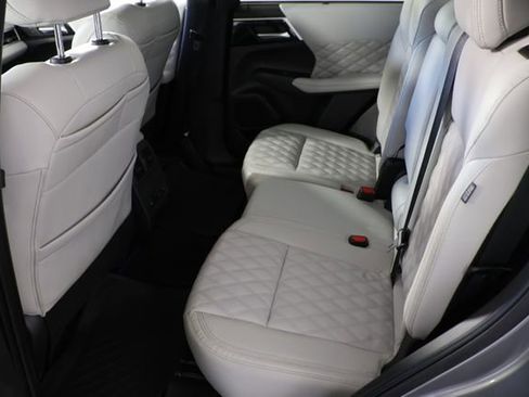 Used 2024 Mitsubishi Outlander SEL image 18