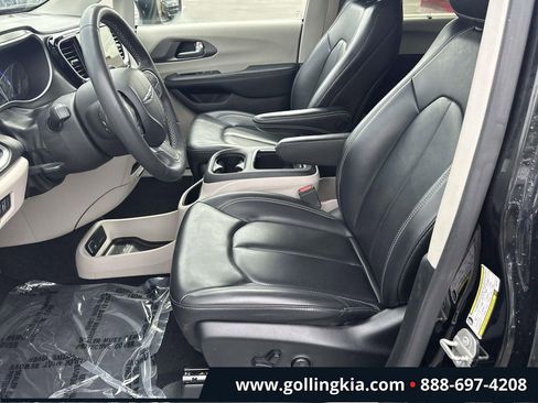 Used 2023 Chrysler Pacifica Touring-L FWD image 15