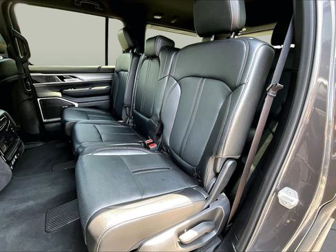 Used 2025 Jeep Wagoneer 4WD image 21