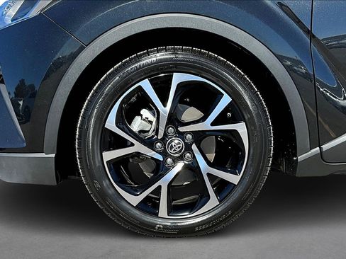 Used 2019 Toyota C-HR XLE image 8