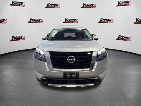 New 2025 Nissan Pathfinder SL image 2