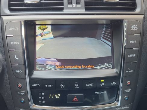 Used 2015 Lexus IS 250C w/ Luxury Package RWD image 17