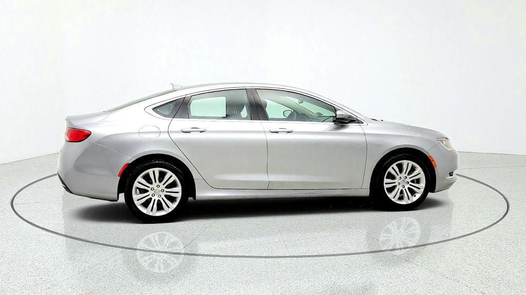 Used 2015 Chrysler 200 Limited w/ Convenience Group FWD image 4