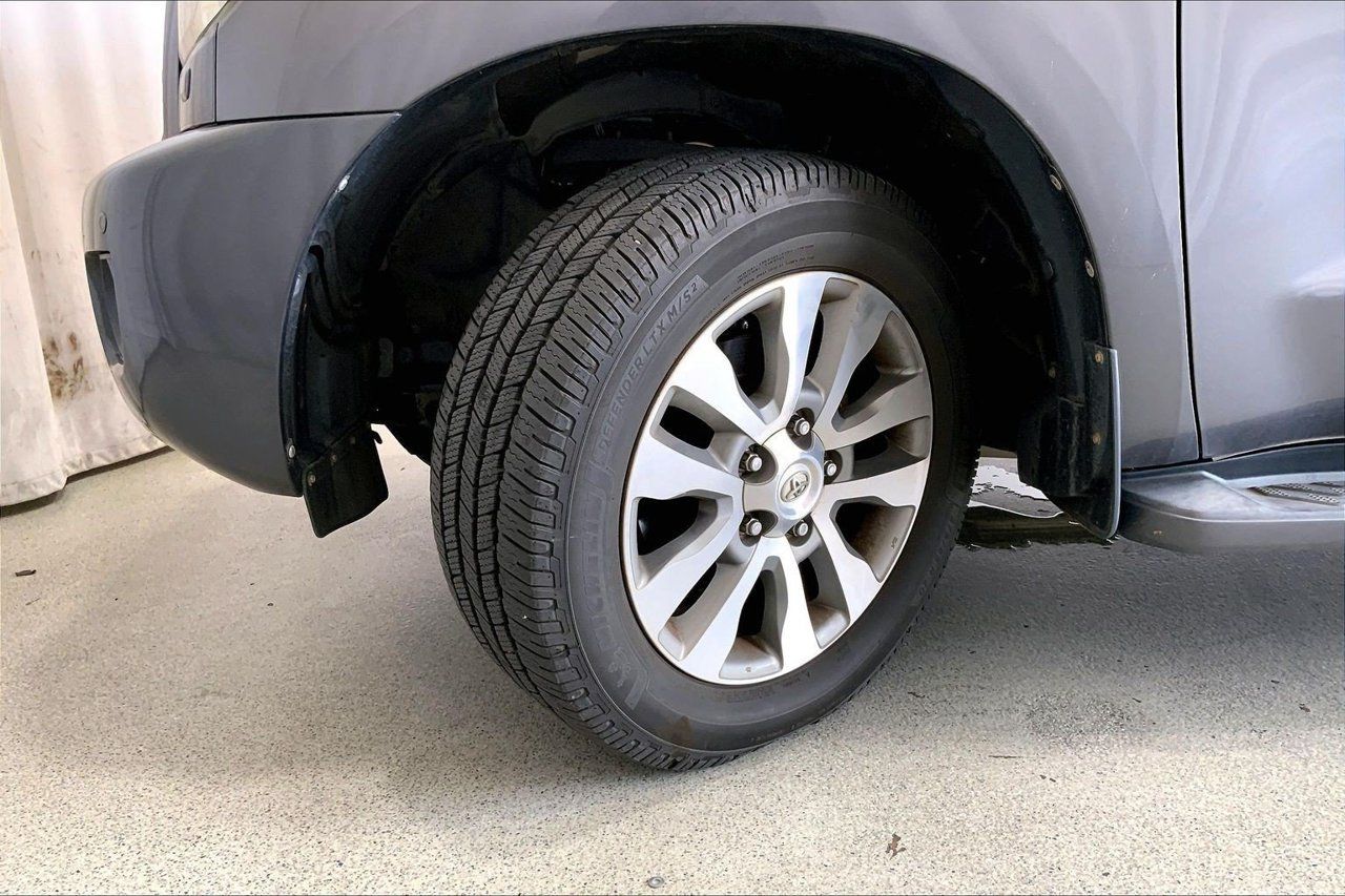 Used 2016 Toyota Sequoia Limited w/ Safety & Convenience Package RWD image 20