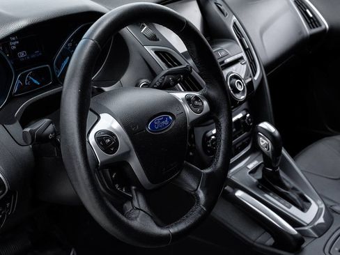 Used 2013 Ford Focus Titanium FWD image 21