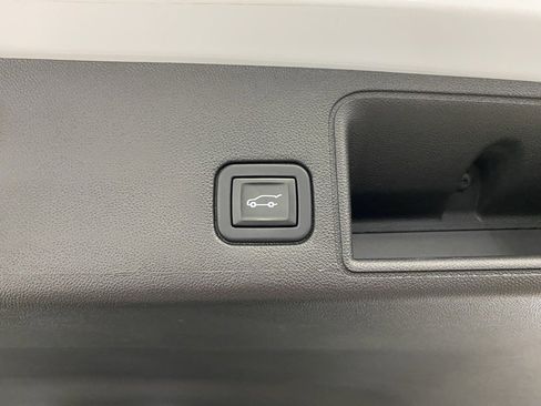 Used 2022 GMC Terrain SLT image 13