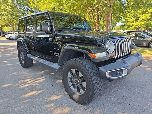 Used 2018 Jeep Wrangler Unlimited Sahara AWD/4WD image 2