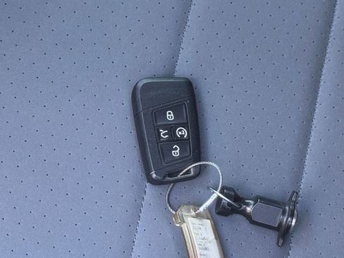 Used 2025 Volkswagen Jetta SE image 24