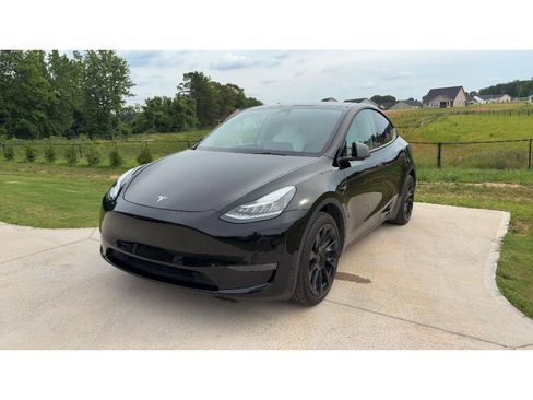 Used 2021 Tesla Model Y Long Range AWD/4WD image 1