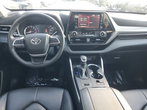 Used 2022 Toyota Highlander XLE image 10