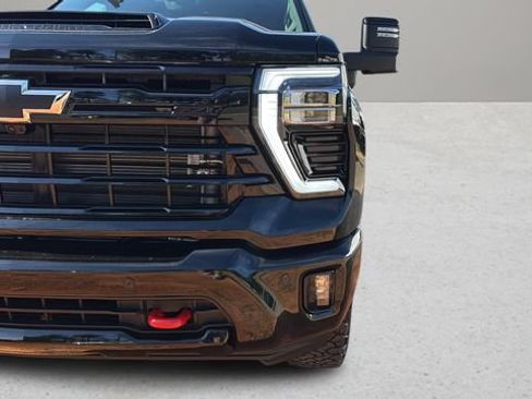 Used 2026 Chevrolet Silverado 2500 LTZ w/ LTZ Plus Package AWD/4WD image 36
