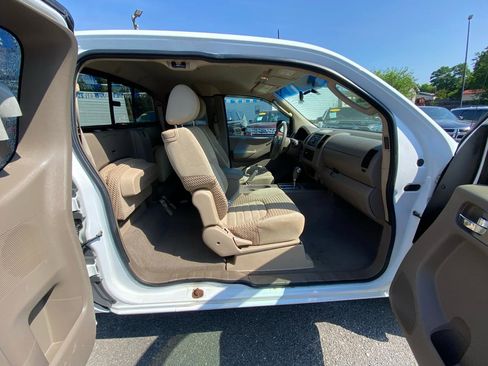 Used 2008 Nissan Frontier SE w/ SE Value Truck Pkg AWD/4WD image 13