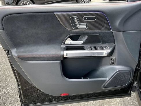 Used 2024 Mercedes-Benz GLB 250 image 15