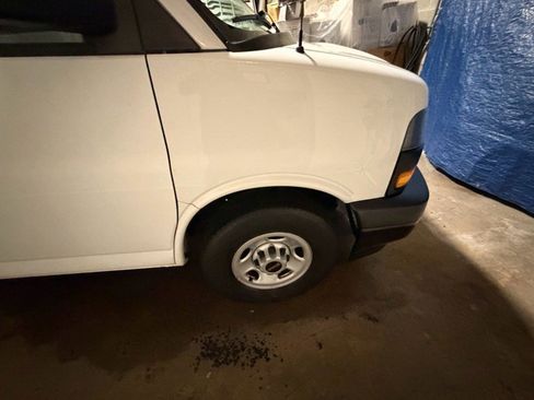 Used 2018 GMC Savana 3500 G3500 Cargo Ext w/ Driver Convenience Package image 15