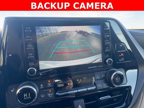 Used 2022 Toyota Highlander XLE image 4