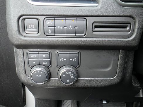 Used 2024 Chevrolet Suburban RST image 27