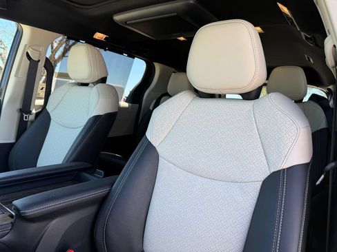 Certified 2026 Toyota Sienna Limited FWD image 10