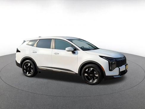 Used 2026 Kia Sportage LX FWD image 2