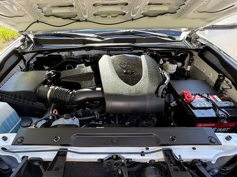 Used 2020 Toyota Tacoma TRD Sport AWD/4WD image 10