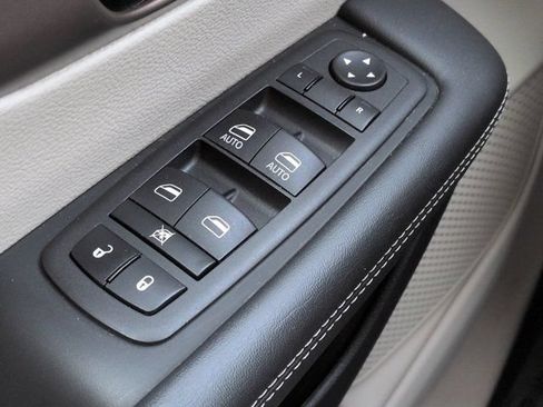 Used 2023 Chrysler Voyager LX FWD image 22