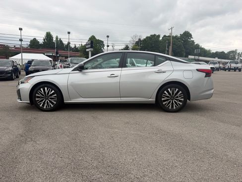 Used 2024 Nissan Altima 2.5 SV FWD image 11