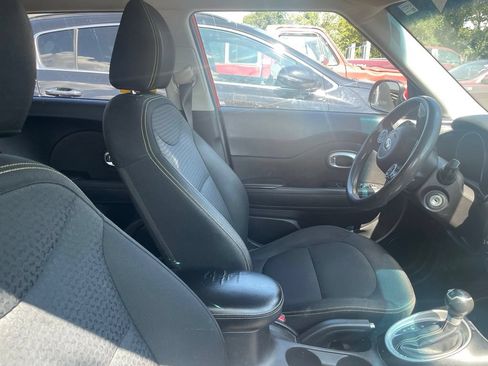 Used 2015 Kia Soul + FWD image 9