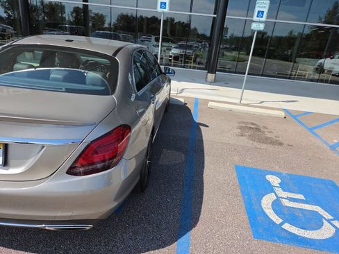 Used 2019 Mercedes-Benz C 300 Sedan image 9
