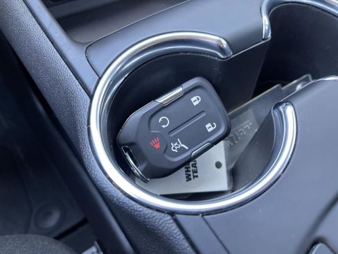 Used 2024 GMC Terrain SLE w/ Driver Convenience Package FWD image 40