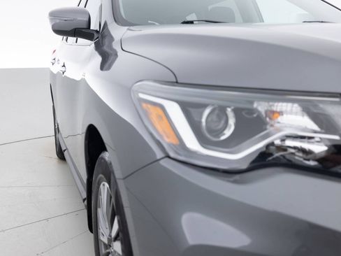 Used 2018 Nissan Pathfinder S AWD/4WD image 11