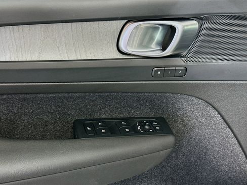 Used 2025 Volvo XC40 B5 Plus image 15